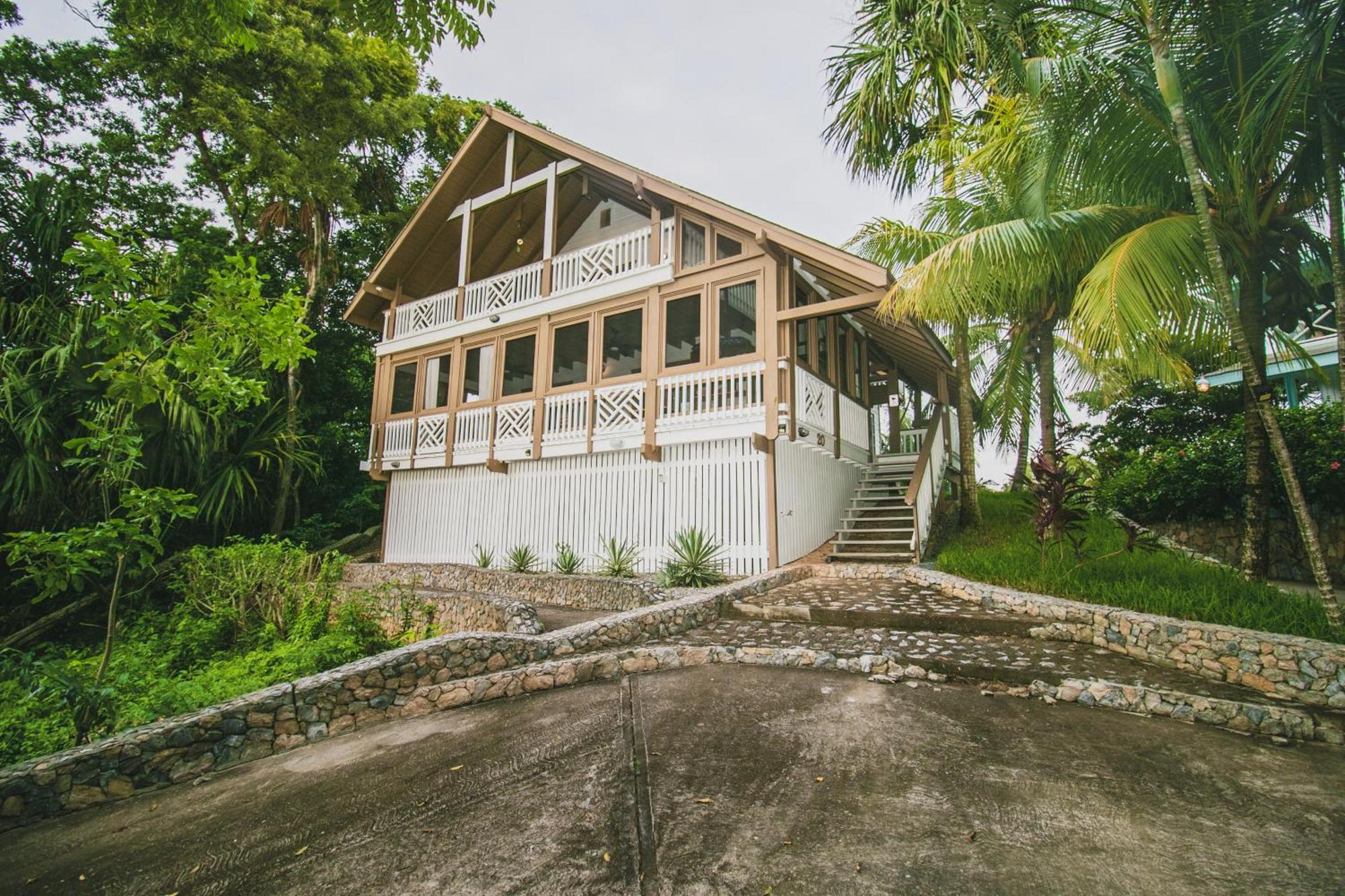 Luna Beach Luxury Boutique Beach Front Resort Jobs Bight Exterior photo