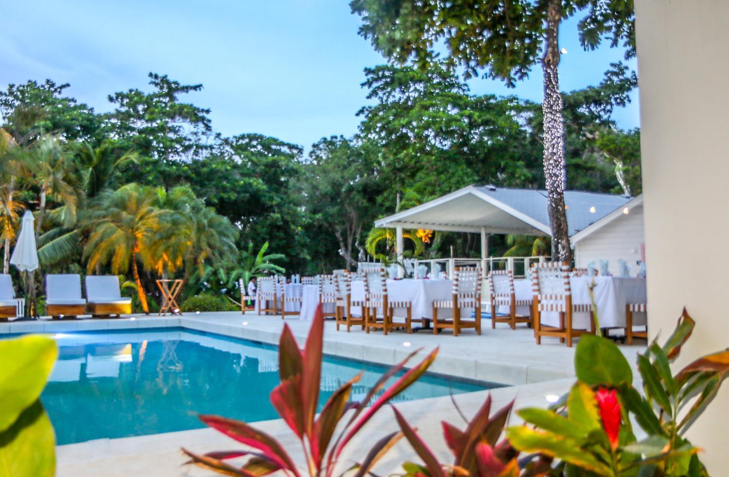 Luna Beach Luxury Boutique Beach Front Resort Jobs Bight Exterior photo